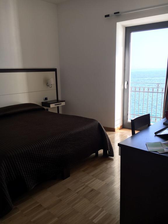 Bed and Breakfast Baja Delle Sirene Taranto Exterior foto